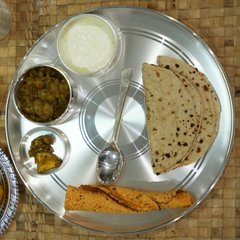 Traditional Silver Dinner Set – Elegant & Durable Thali Set for Everyday Use