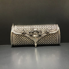 Antique clutch article